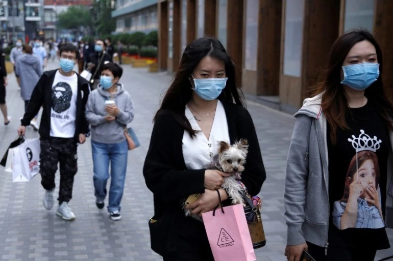 Nhiều người trẻ khao khát tình yêu nhưng sợ sự ràng buộc của hôn nhân. Ảnh: Reuters.