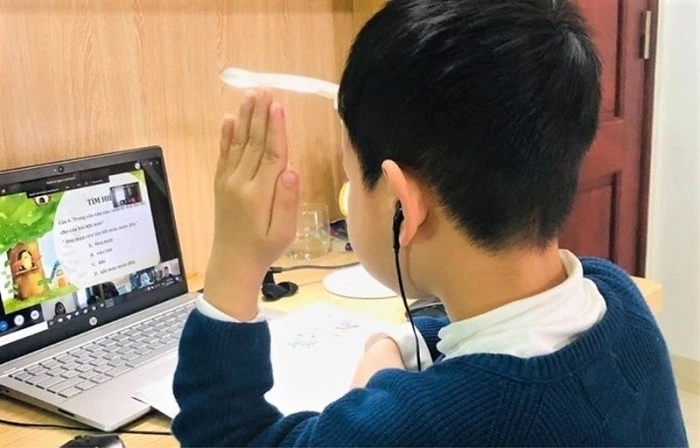 Các trường đủ điều kiện ở Hà Nội sẽ tổ chức thi học kỳ trực tuyến. 