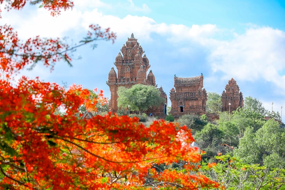 TP Phan Rang - Tháp Chàm hiện là tỉnh lỵ của Ninh Thuận. Tại thành phố này có tháp Pô Klong Garai đã được xếp hạng di tích quốc gia đặc biệt vào năm 2016, cũng là địa điểm thu hút nhiều du khách tham quan. Ảnh: Vũ Minh Quân.