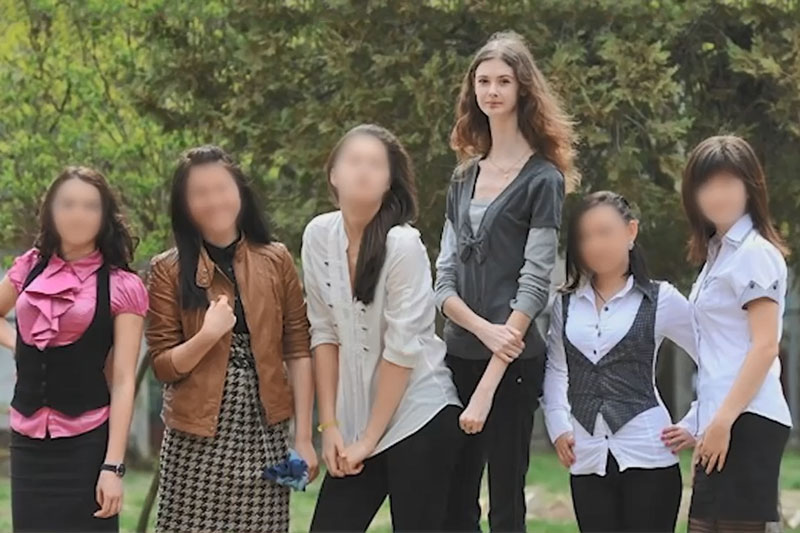 CLIP: Cô gái cao 2 mét khi mới 14 tuổi