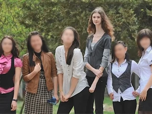 CLIP: Cô gái cao 2 mét khi mới 14 tuổi