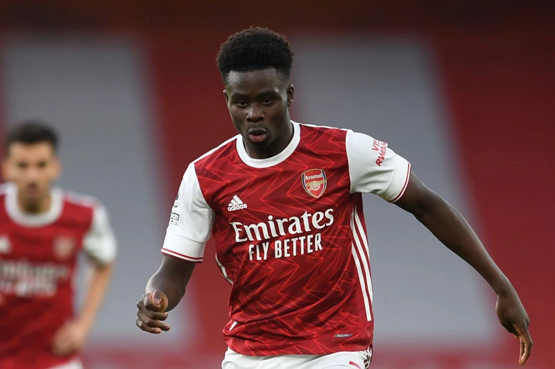 1. Bukayo Saka (định giá chuyển nhượng hiện nay: 54 triệu bảng, tăng 18 triệu bảng).