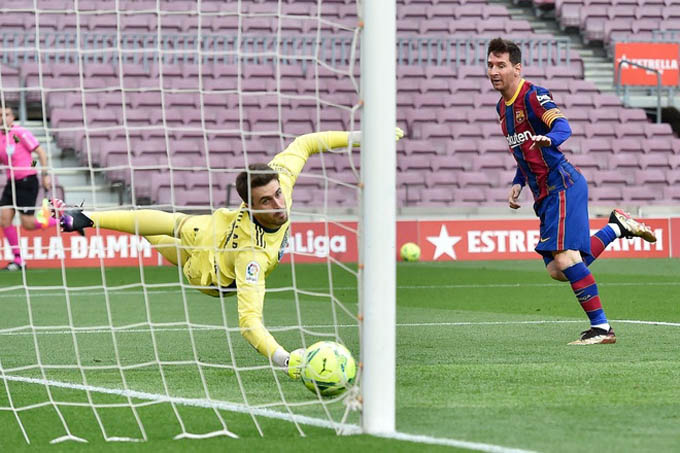 HLV Koeman hy vọng Messi không bỏ Barca