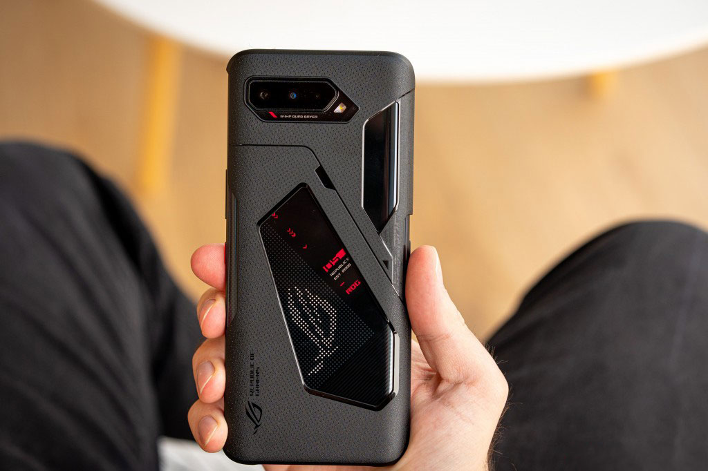 Trên tay Asus ROG Phone 5 giá 22,99 triệu đồng tại Việt Nam