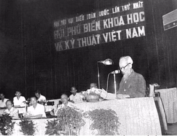 Chủ tịch Hồ Chí Minh đã có bài phát biểu tại Đại hội Đại biểu Hội Phổ biến Khoa học và Kỹ thuật Việt Nam toàn quốc lần thứ nhất năm 1963.