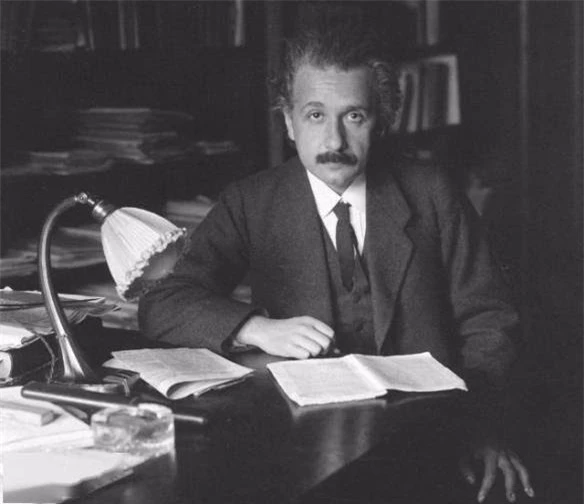 Người nổi tiếng sau khi chết thân xác không còn nguyên vẹn: Não của Einstein thậm chí bị cắt thành 240 mảnh - Ảnh 1.