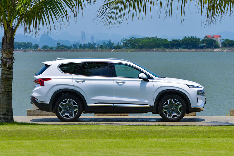 Hyundai Santa Fe 2021 giá từ 1,030 tỷ đồng tại Việt Nam có gì để ‘đấu’ với Toyota Fortuner?