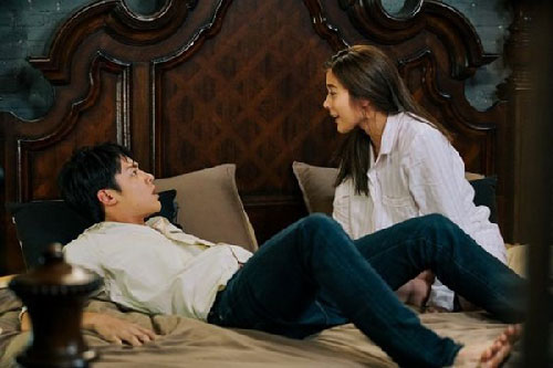 Đêm tân hôn vợ ở lì trong nhà tắm, tôi sốt ruột gọi cửa để rồi phải sốc khi cô ấy bước ra