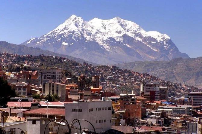 Nhiều thành phố được xây dựng trên dãy núi này như Bogotá, La Paz, Santiago, Quito, Cusco, Merida. Ảnh: World Atlas.