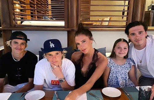 Tiểu thư nhà Becks 'già chát', cậu út chịu chơi đeo đồng hồ hàng trăm triệu