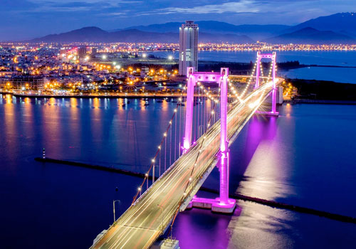 Những cây cầu ở miền Trung nằm tại nơi sông đổ ra biển