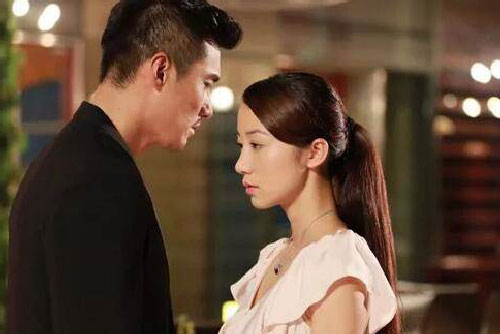 Chỉ một buổi sáng quan sát camera mà tôi giật mình trước những gì vợ phải trải qua ở nhà