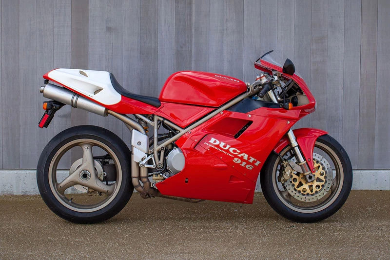 5. Ducati 916.