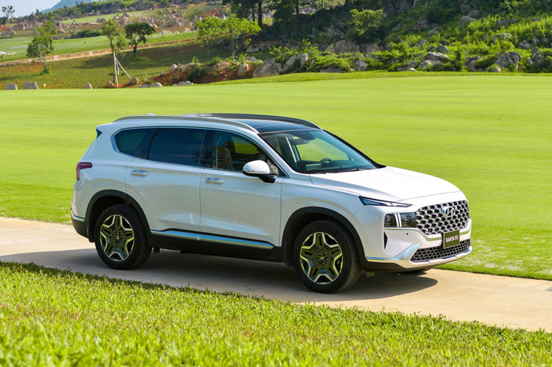 Hyundai Santa Fe 2021 phiên bản rẻ nhất bị cắt giảm những gì?