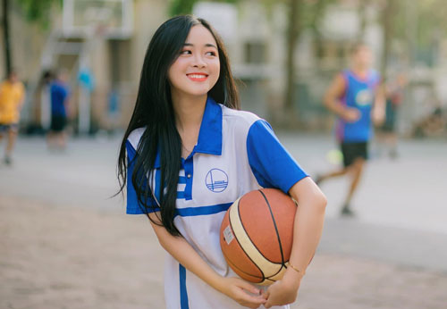 Cô gái dân tộc Nùng xinh đẹp là mẫu ảnh, mơ ước làm MC