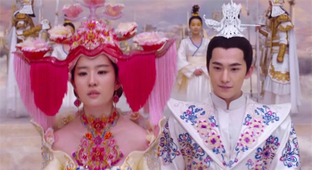 Mũ cổ trang của mỹ nữ Cbiz: Dương Mịch đội tổ chim, Lưu Diệc Phi đội mâm ngũ quả