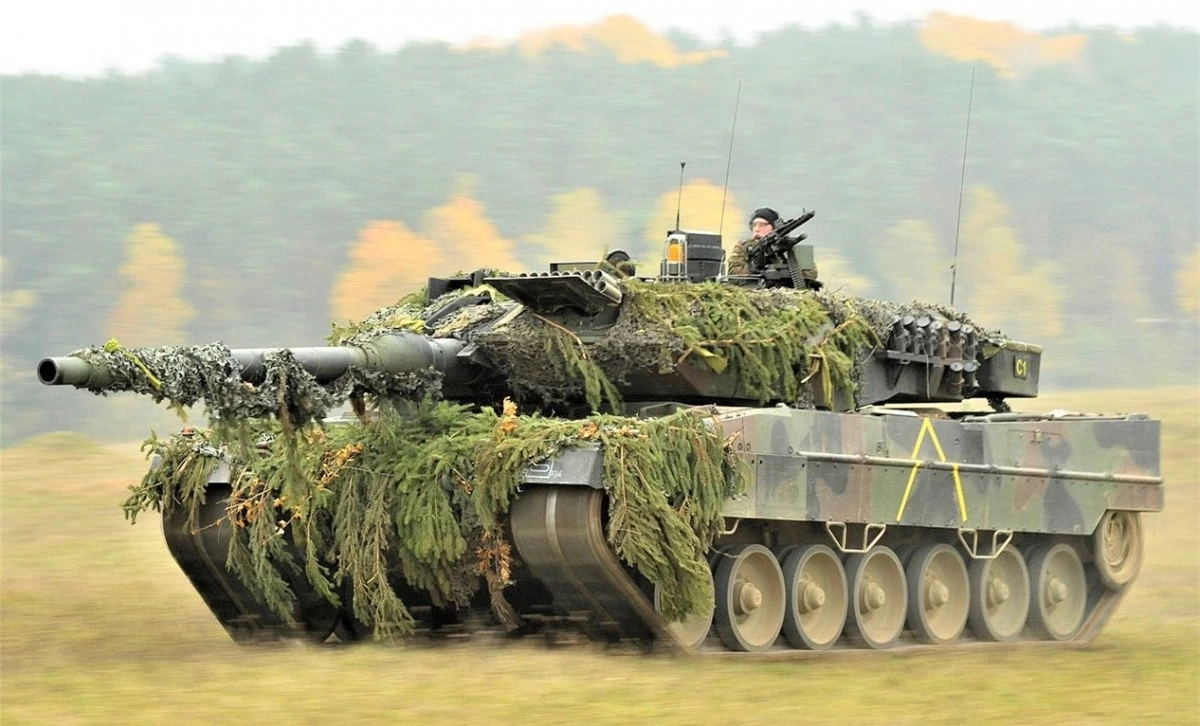 Quyết đinh nâng cấp tăng Challenger 2 thay vì mua Leopard 2 được cho là hợp lý vì nhiều lý do khác nhau; Nguồn: wikipedia.org