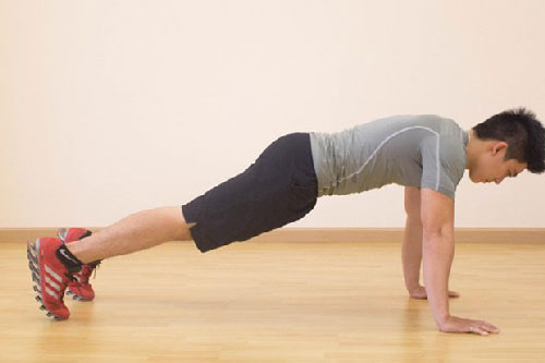 Điều gì xảy ra với cơ thể nếu bạn hít đất mỗi ngày?