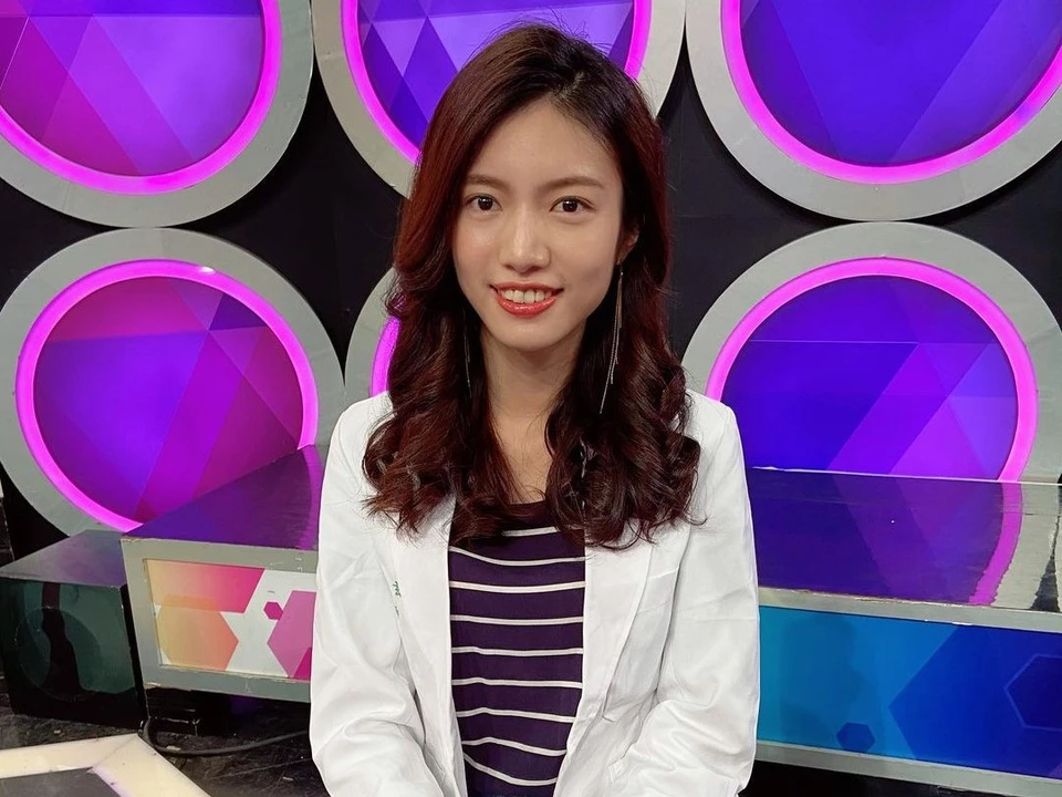 Hsuan Wu cũng được nhắc đến là người đẹp y khoa “tài sắc vẹn toàn” của Đài Loan. Trong 7 năm học tập tại khoa Y, ĐH Quốc gia Đài Loan, Wu có 10/14 học kỳ được vinh danh là sinh viên ưu tú với GPA thuộc top 5 của trường và được trao học bổng. Năm 2019, cô nhận danh hiệu Thực tập sinh xuất sắc.