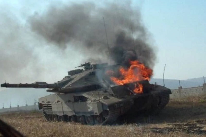 Một chiếc xe tăng bị phá hủy.