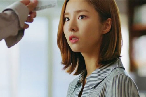 Cưới 47 ngày thì ly hôn, mẹ chồng mỉa mai "ở thêm 2 hôm cho đủ 49", tôi để lại tờ giấy khiến cả nhà chồng chạy theo van xin