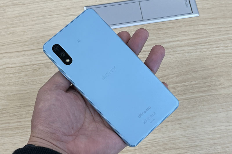 Smartphone ‘tí hon’ hỗ trợ chống nước, cấu hình đủ dùng, pin 4.500 mAh, giá ‘mềm’