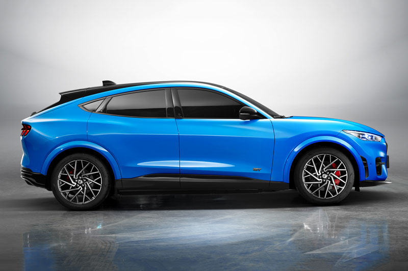 SUV mạnh 480 mã lực, giá gần 1,4 tỷ đồng