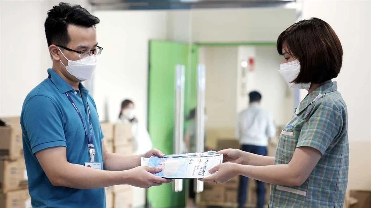 Trước diễn biến phức tạp của dịch Covid-19, thời gian qua, Samsung Việt Nam luôn đảm bảo tuân thủ quy định 5K của Bộ Y tế trong phòng, chống dịch, đảm bảo tiến độ sản xuất.
