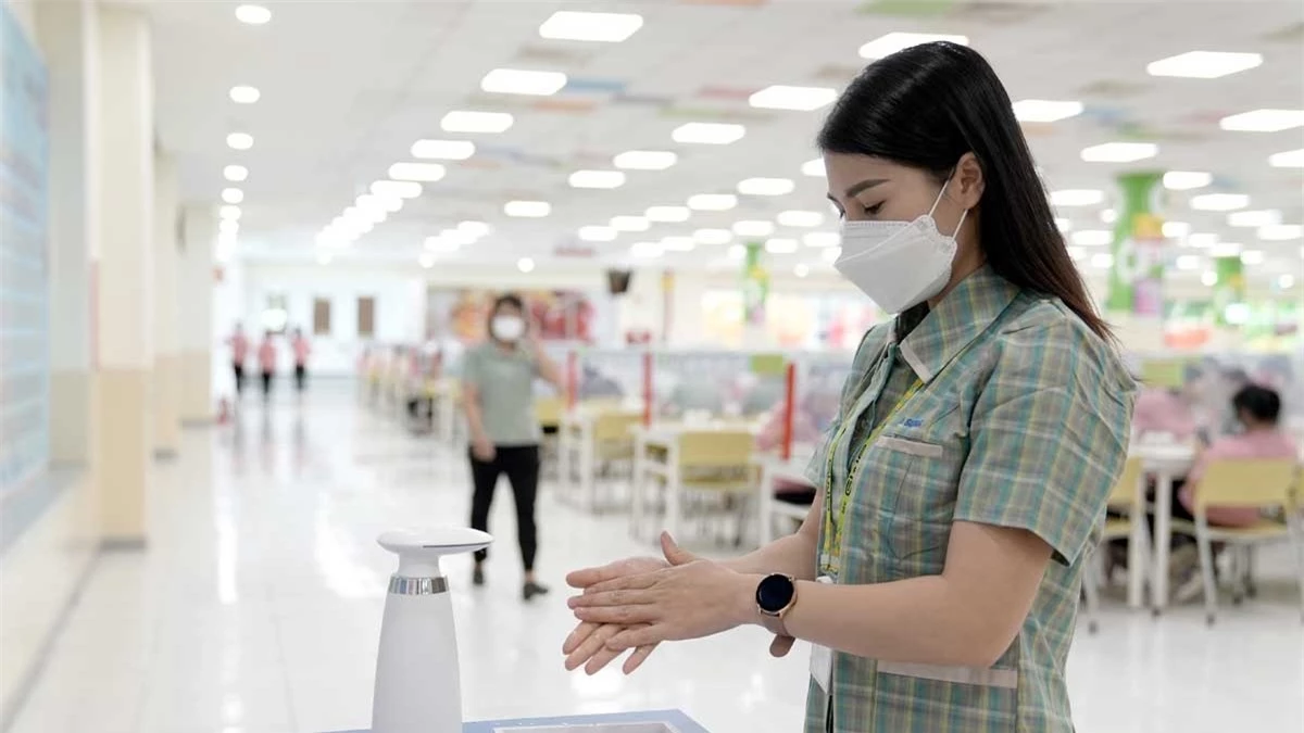 Theo Samsung Việt Nam, doanh nghiệp đã tập trung triển khai các biện pháp phòng dịch mạnh mẽ hơn như tạm dừng các hoạt động tập trung đông người, thực hiện khai báo y tế hàng ngày cho toàn bộ nhân viên.