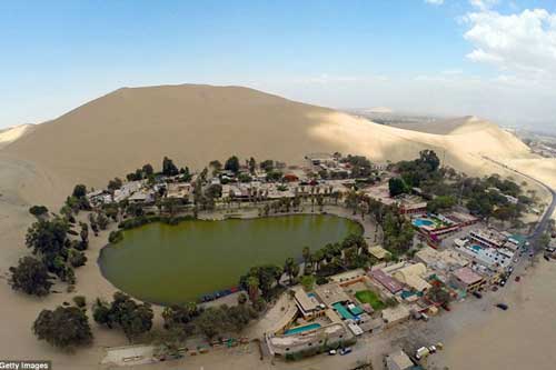 Độc lạ thị trấn đầy ăm ắp nước nằm giữa sa mạc khô cằn nhất thế giới