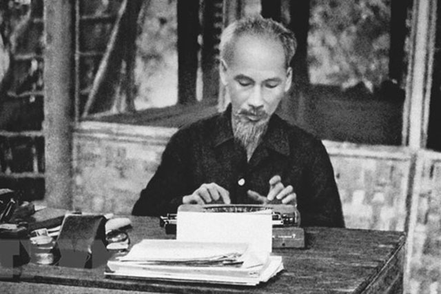 Kỷ niệm 131 năm ngày sinh Chủ tịch Hồ Chí Minh