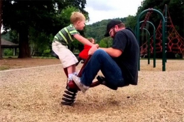 20 hình ảnh hài hước chứng minh đàn ông chỉ là những đứa trẻ to xác