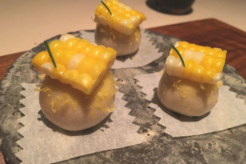 Lần đầu vào ăn nhà hàng đạt sao Michelin, thực khách kinh ngạc trước những món siêu đẳng cấp nhưng không kém phần… kỳ dị