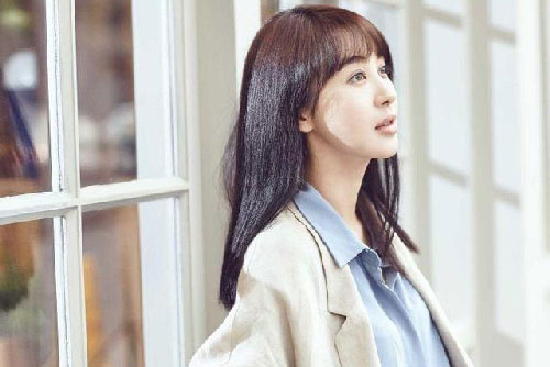 Đang ngồi uống cà phê thì một con chó lạ chạy đến quấn lấy chồng tôi, từ đây bí mật tày đình của anh cũng bị phơi bày