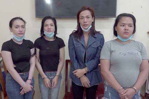 TP.HCM: Bắt nhóm chuyển giới gạ du khách đi "vui vẻ" rồi móc túi