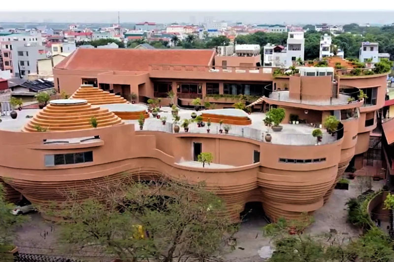 Cận cảnh tòa nhà 150 tỷ đồng, hình thù kỳ dị chưa từng có ở thủ phủ gốm Bát Tràng