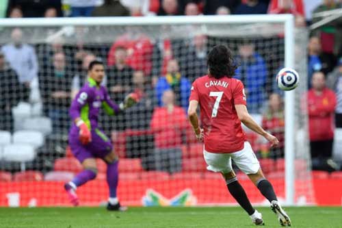 Siêu phẩm của Cavani đến từ 'pha kiến tạo ma' của Bruno Fernandes?
