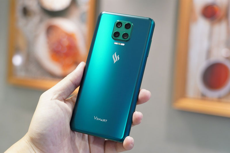 Nhiều nhà bán lẻ giảm giá điện thoại Vsmart