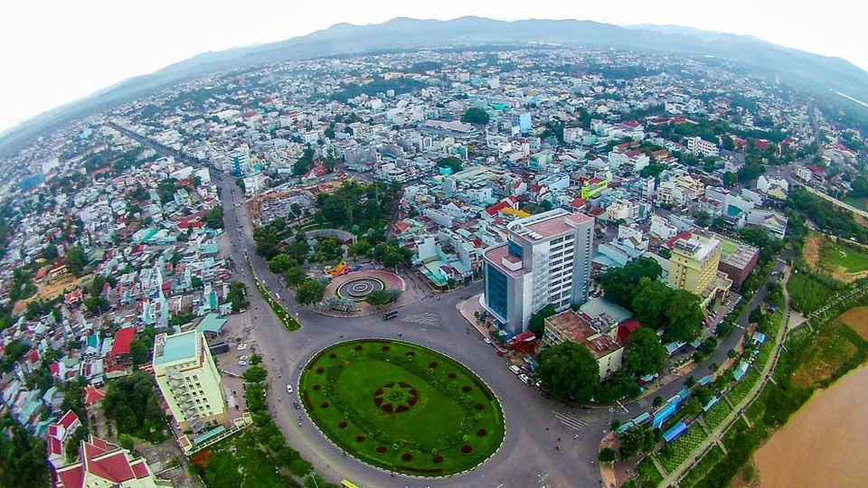 Dù có diện tích lớn nhất nhưng dân số của Kon Tum hiện nay chỉ có hơn 168 nghìn người (xếp thứ 4 trong số các thành phố ở Tây Nguyên).