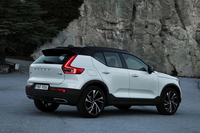 10. Volvo XC40 (giá: 33.700-42.450 USD).