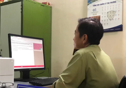 Lãnh đạo cấp phòng, đội QLTT Đồng Tháp nghiêm túc thực hiện bài thi trực tuyến Lãnh đạo cấp phòng, đội QLTT Đồng Tháp nghiêm túc thực hiện bài thi trực tuyến