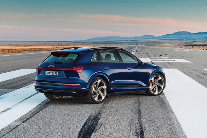 2. Audi e-tron S (giá: 107.770 USD).