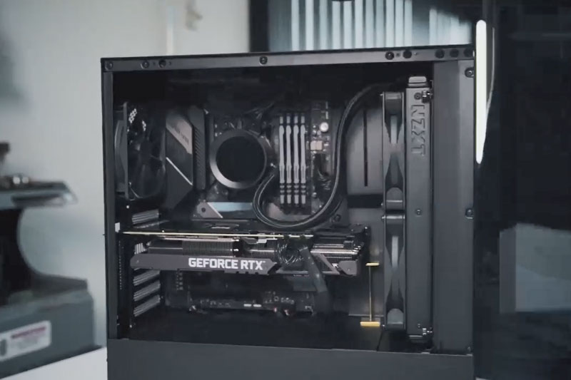 CLIP: Ngắm dàn PC được trang trí bằng vàng và kim cương, giá gần 500 triệu đồng