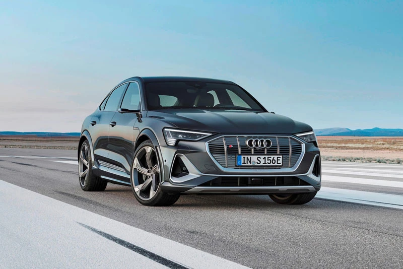 9. Audi e-tron S Sportback (giá: 109.870 USD).