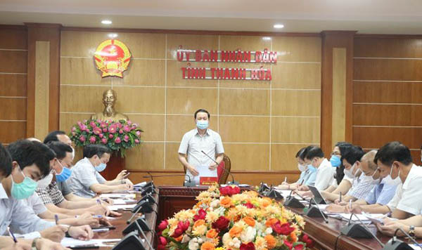 Chủ tịch UBND tỉnh Thanh Hóa Đỗ Minh Tuấn chỉ đạo tại hội nghị.