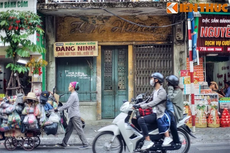 Kham pha an tuong ve con pho co dac san hot nhat Ha Noi-Hinh-23