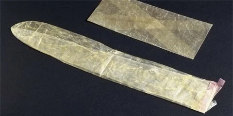 Những vật liệu kỳ dị nhất từng được con người sử dụng làm bao cao su - Ảnh 3.