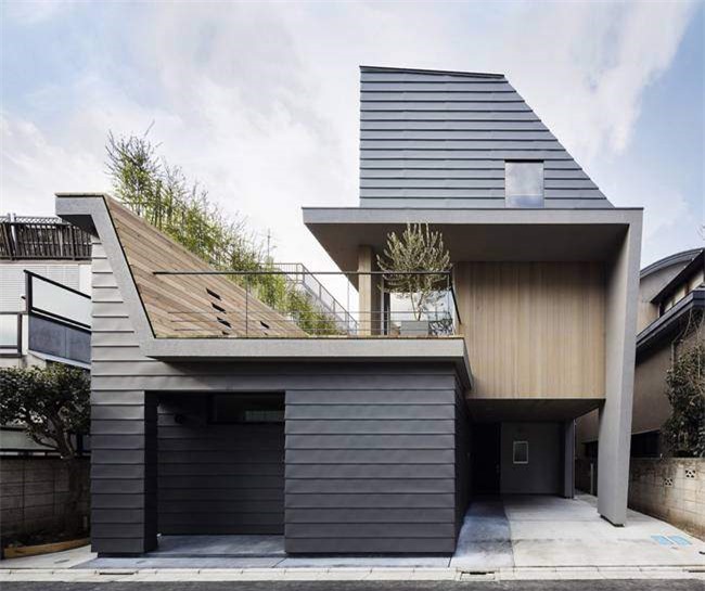 Căn nhà "hai mảnh" kỳ dị đủ cho 3 thế hệ sinh sống khiến ai cũng phải tò mò