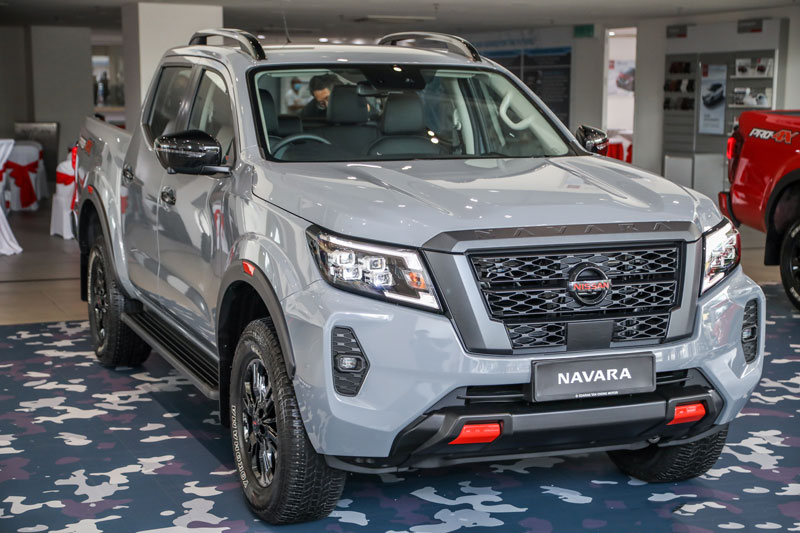 Nissan Navara 2021 ra mắt tại Việt Nam, giá từ 748 triệu đồng, cạnh tranh với Ford Ranger