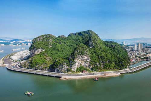 Ngắm vịnh di sản từ con đường bao biển đẹp nhất Hạ Long